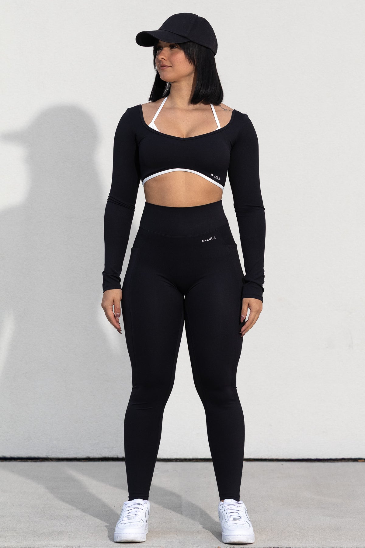 ESSENTIAL CROP TOP in black, image 4