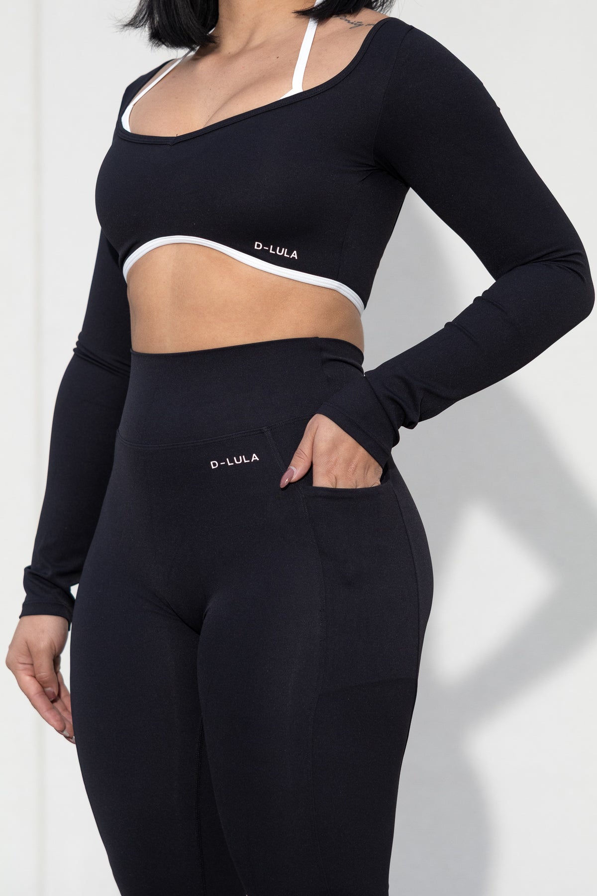 ESSENTIAL CROP TOP in black, image 3