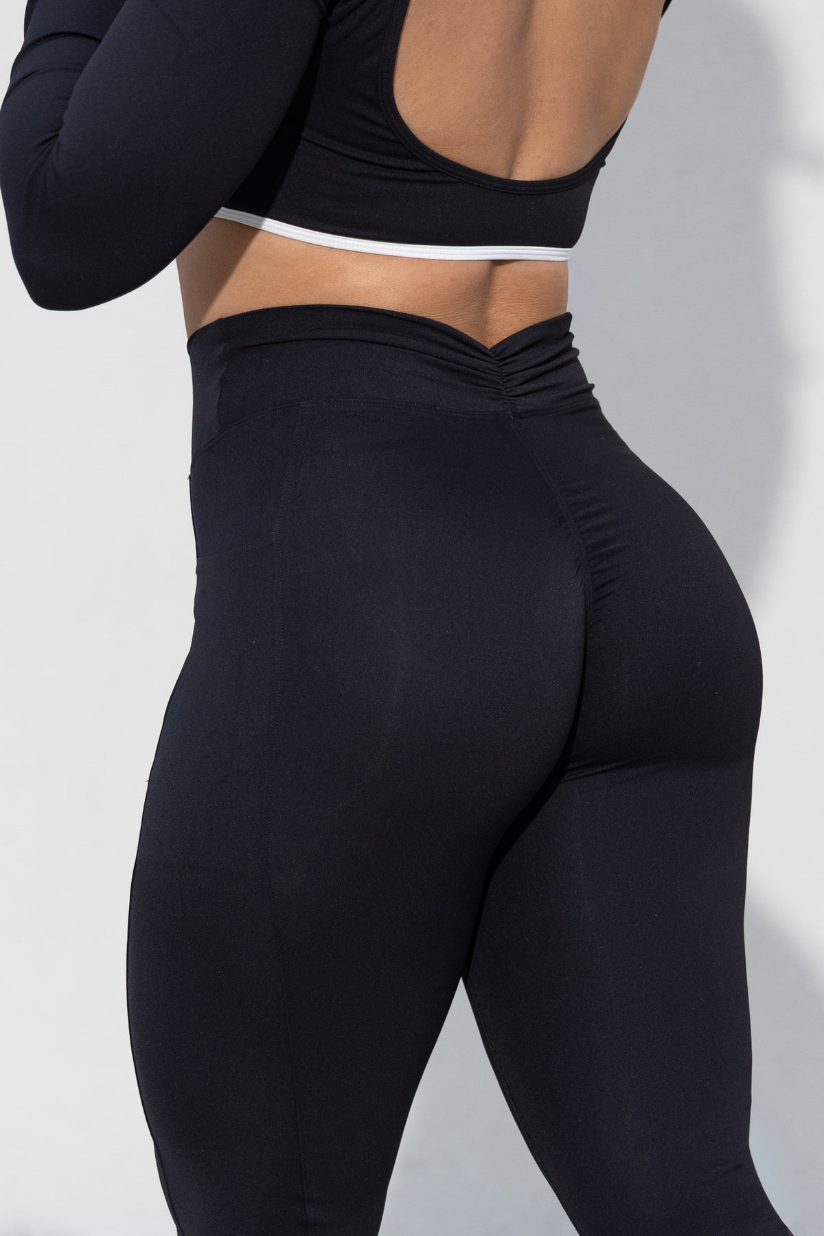 ESSENTIAL LEGGINGS in black, image 4