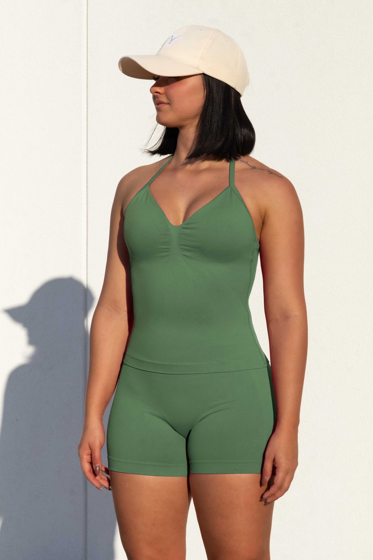 SHAPE LONGLINE TOP in green
