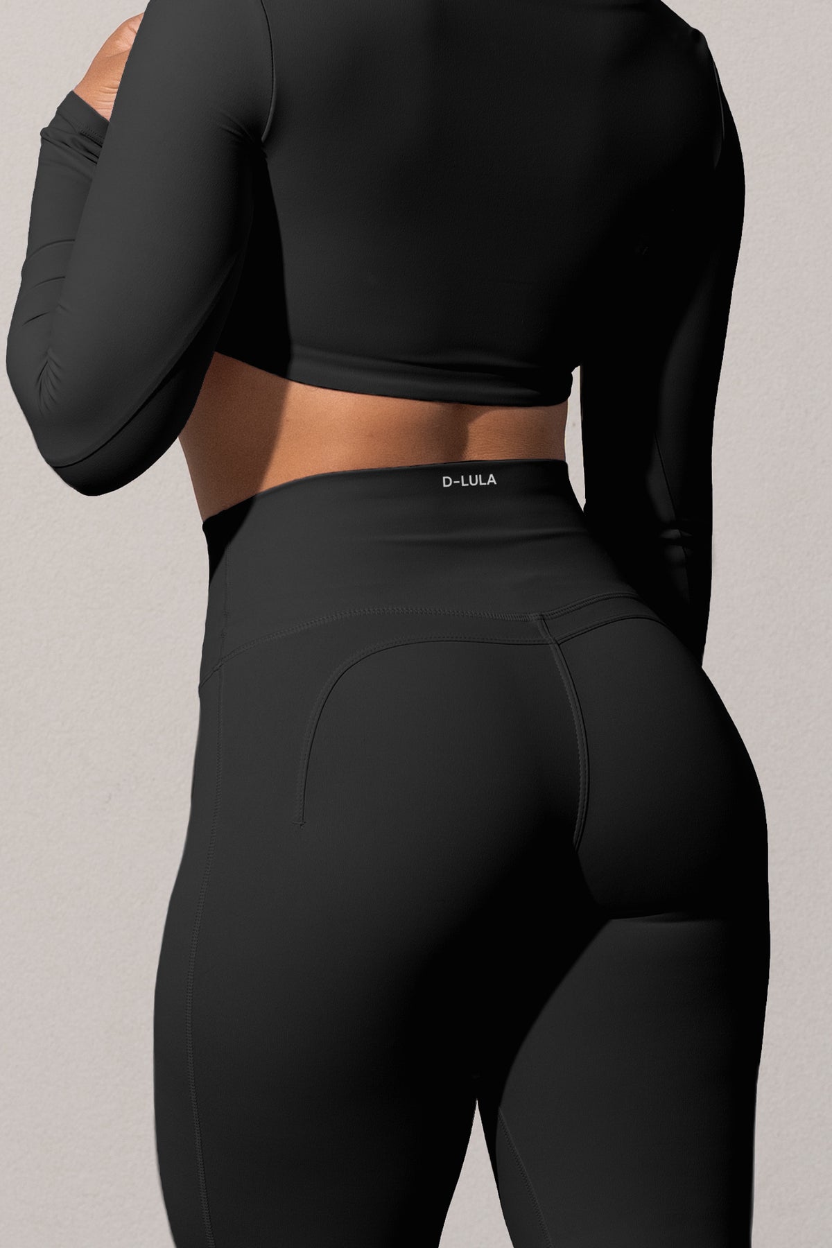 LUXE MOTION FLARE LEGGINGS in black, image 2
