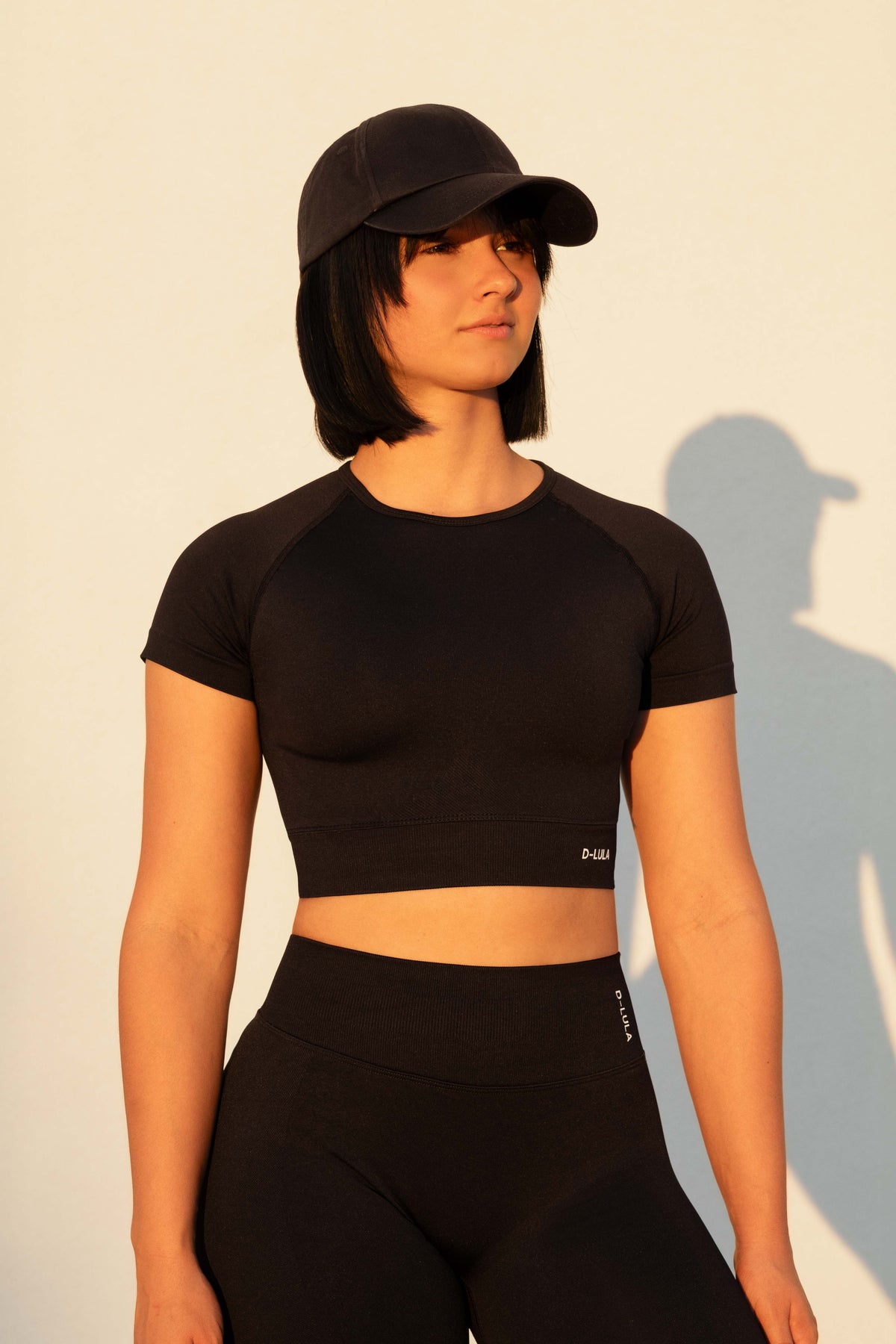 SHAPE CROP TOP in black, image 2