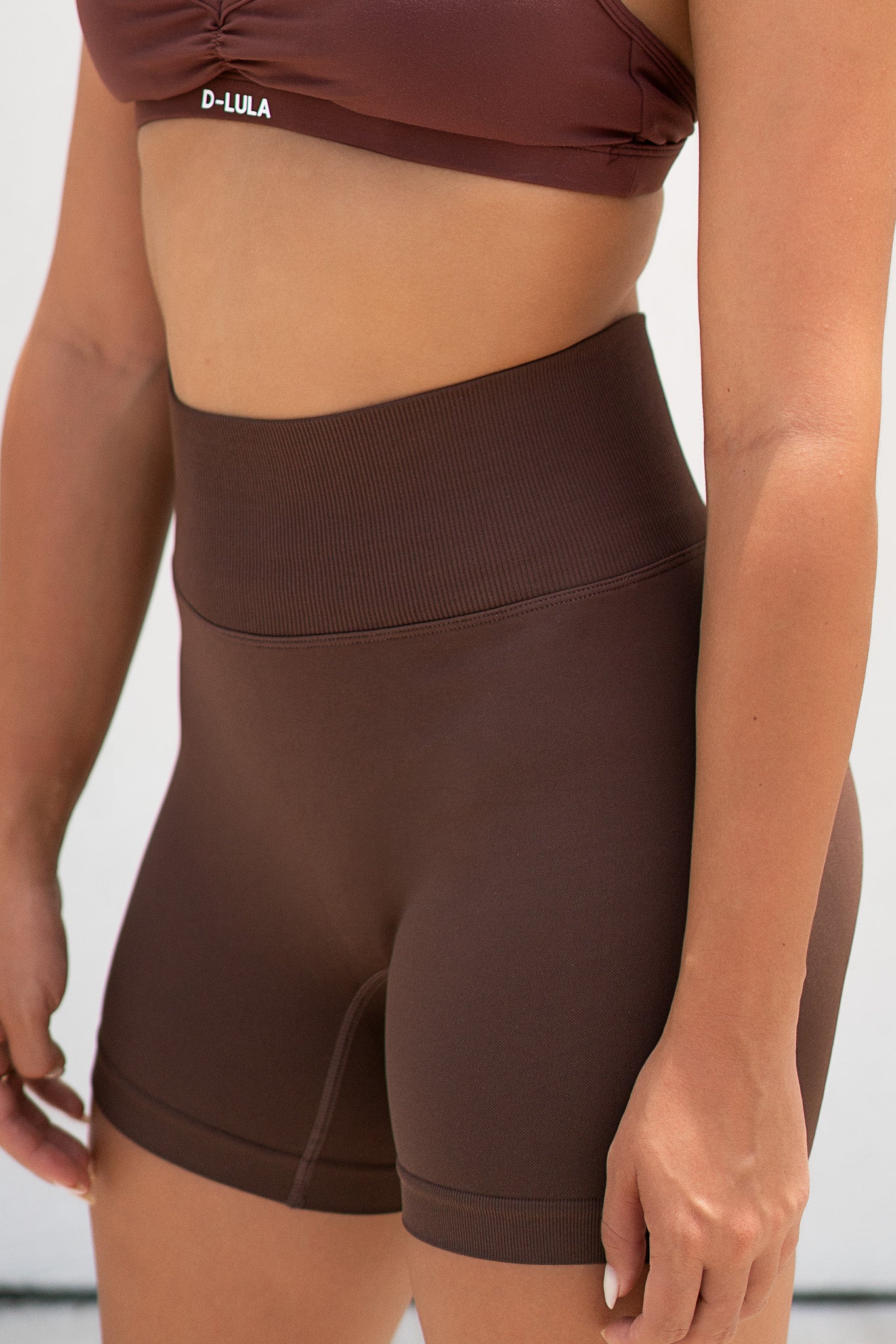 COCOA BROWN SOLID SHORTS - SCRUNCH