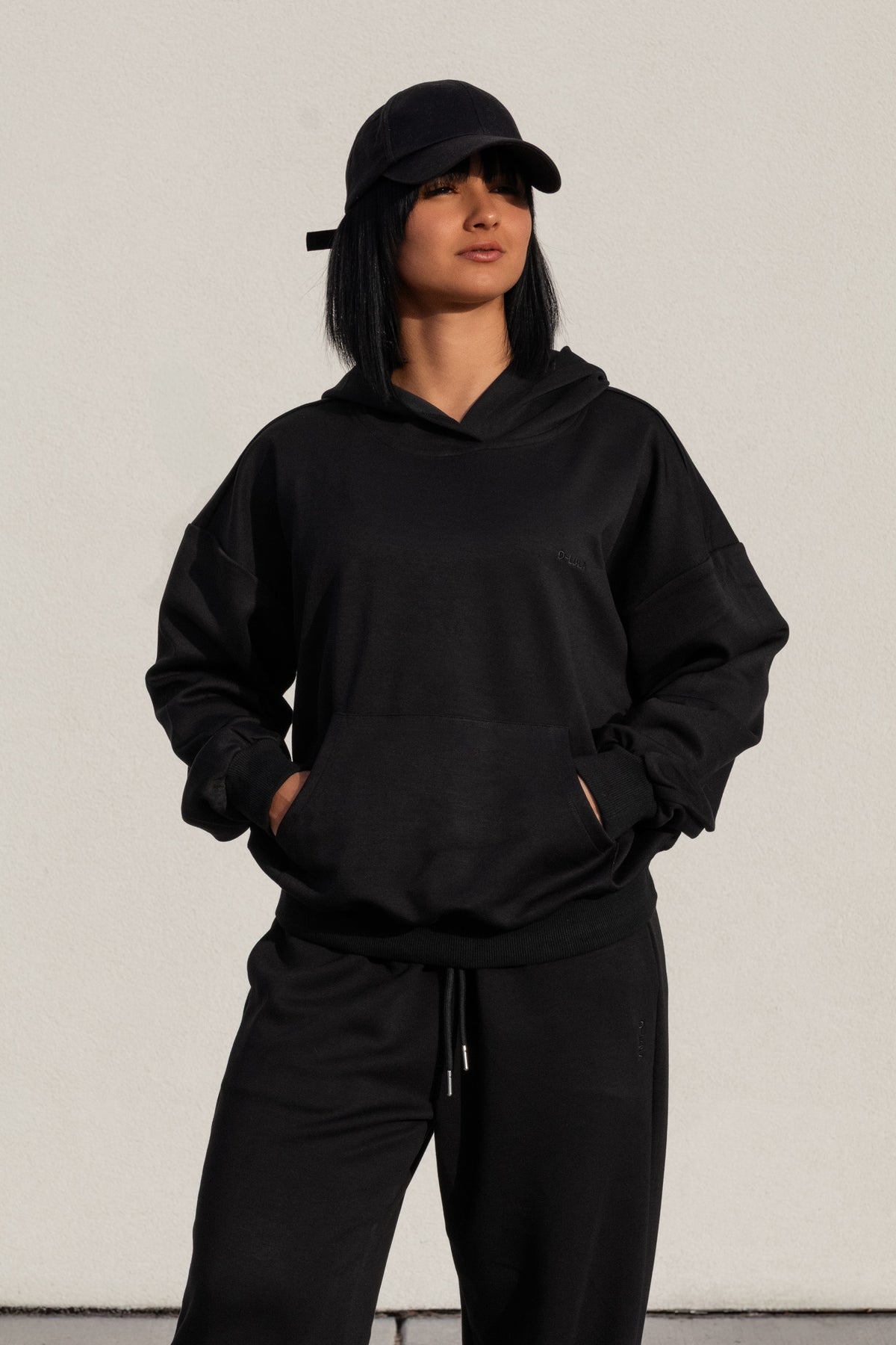 CLOUDFIT HOODIE in black