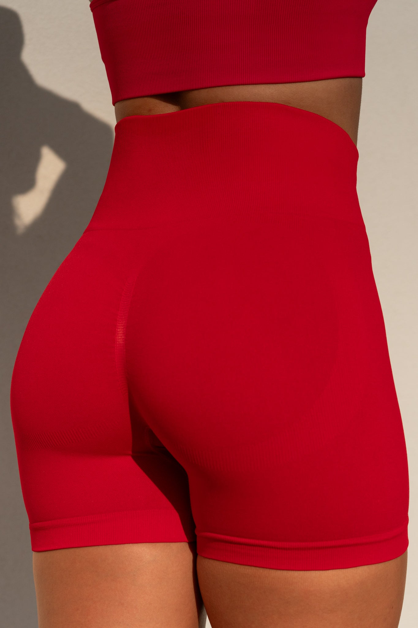 POPPY RED DEFINE SHORTS - SCRUNCH