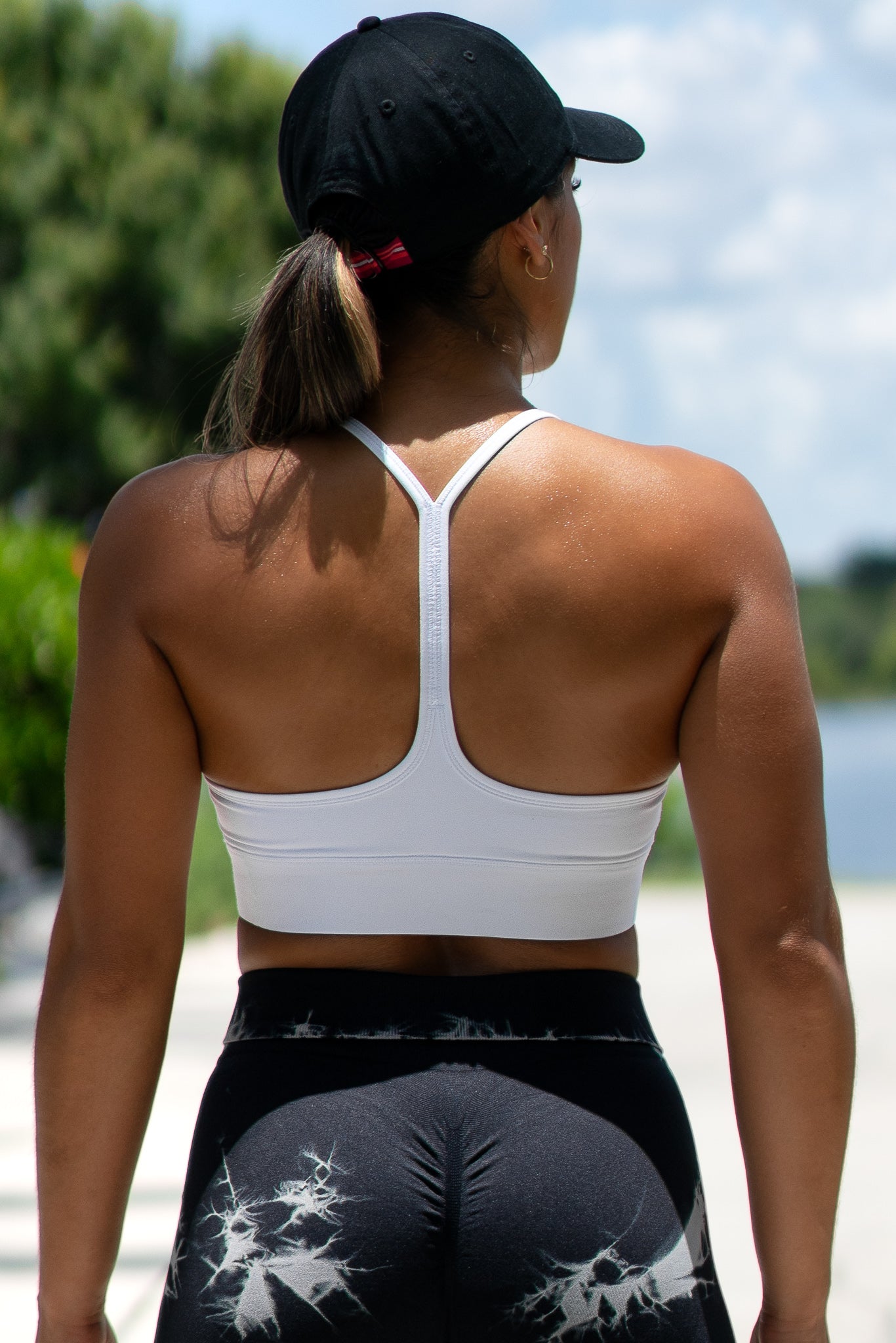 WHITE SLEEK SPORTS BRA